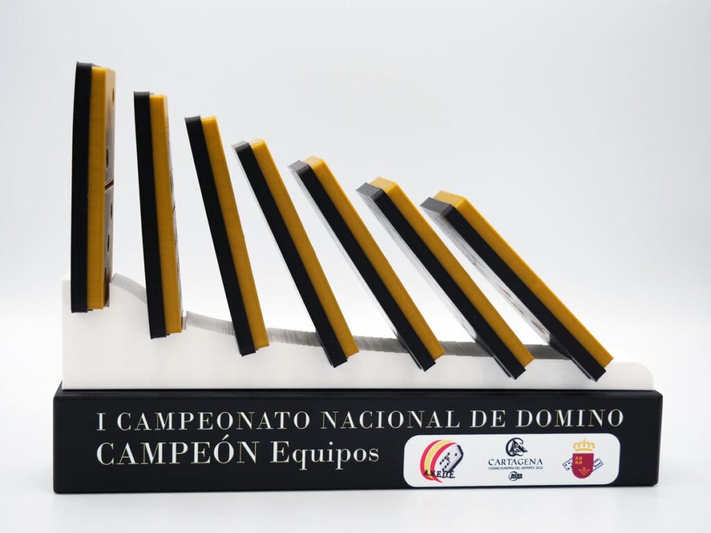 Trofeo Personalizado - I Campeonato Nacional de Dominó Campeón Equipos