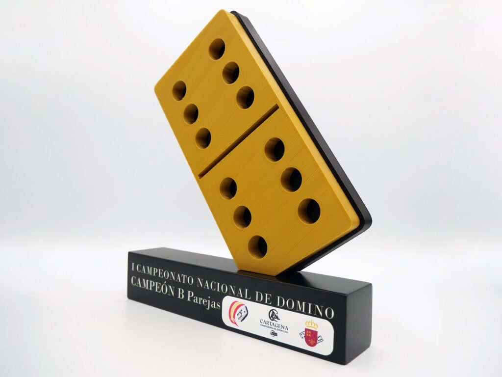 Trofeo Personalizado Lateral - I Campeonato Nacional de Dominó Campeón Parejas