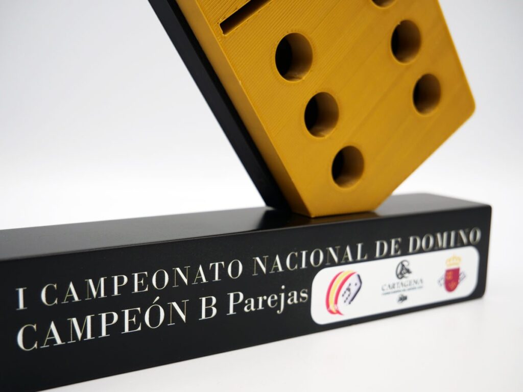Trofeo Personalizado Detalle Peana - I Campeonato Nacional de Dominó Campeón Parejas