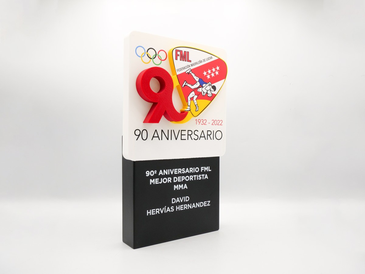 Trofeo Personalizado Lateral Derecho - Mejor Deportista MMA 90 Aniversario FML