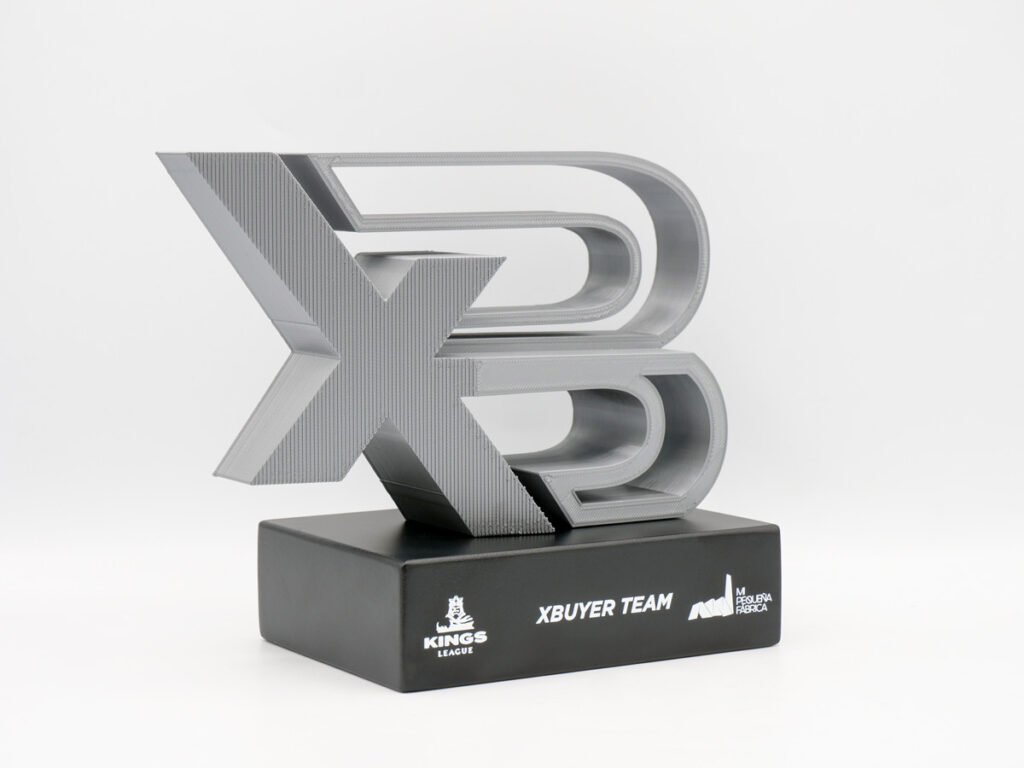 Trofeos Personalizados Lateral Derecho - XBuyer Team Kings League