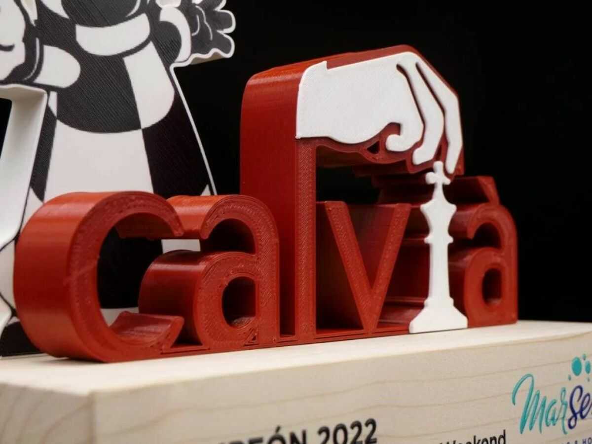 Detalle Trofeo Ajedrez Campeonato Calvia - Trofeos de metacrilato vs Trofeos en 3D ¿Cuál escoger?