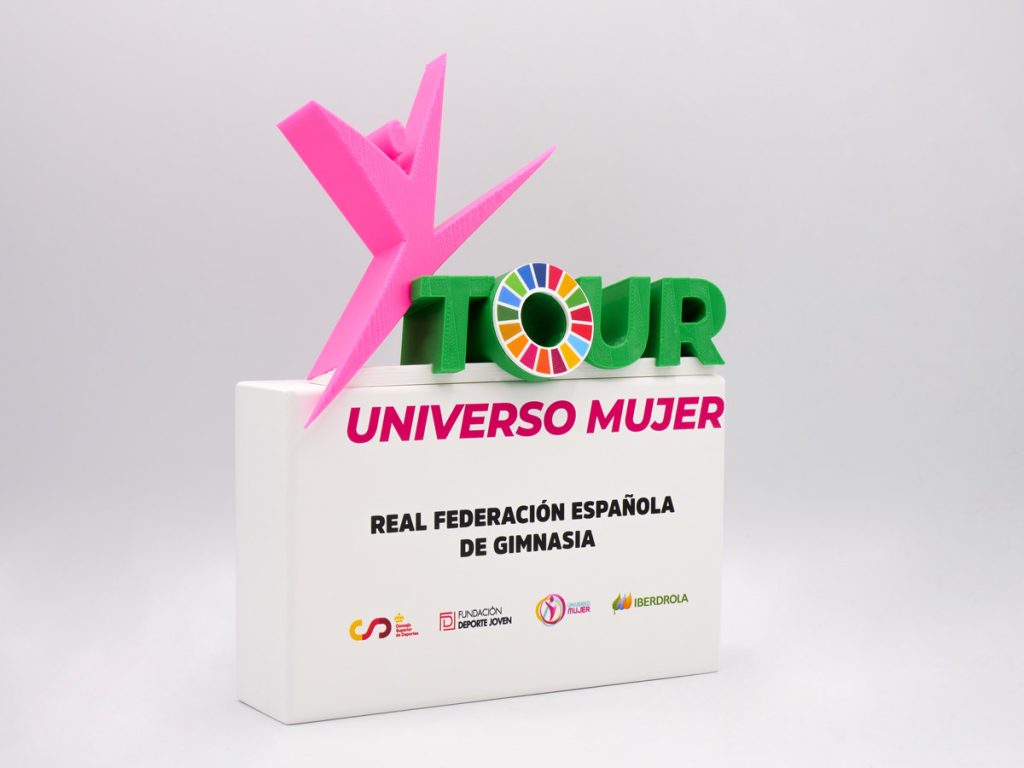 Trofeo Personalizado Lateral Derecho - Tour Universo Mujer Real Federación Española de Gimnasia